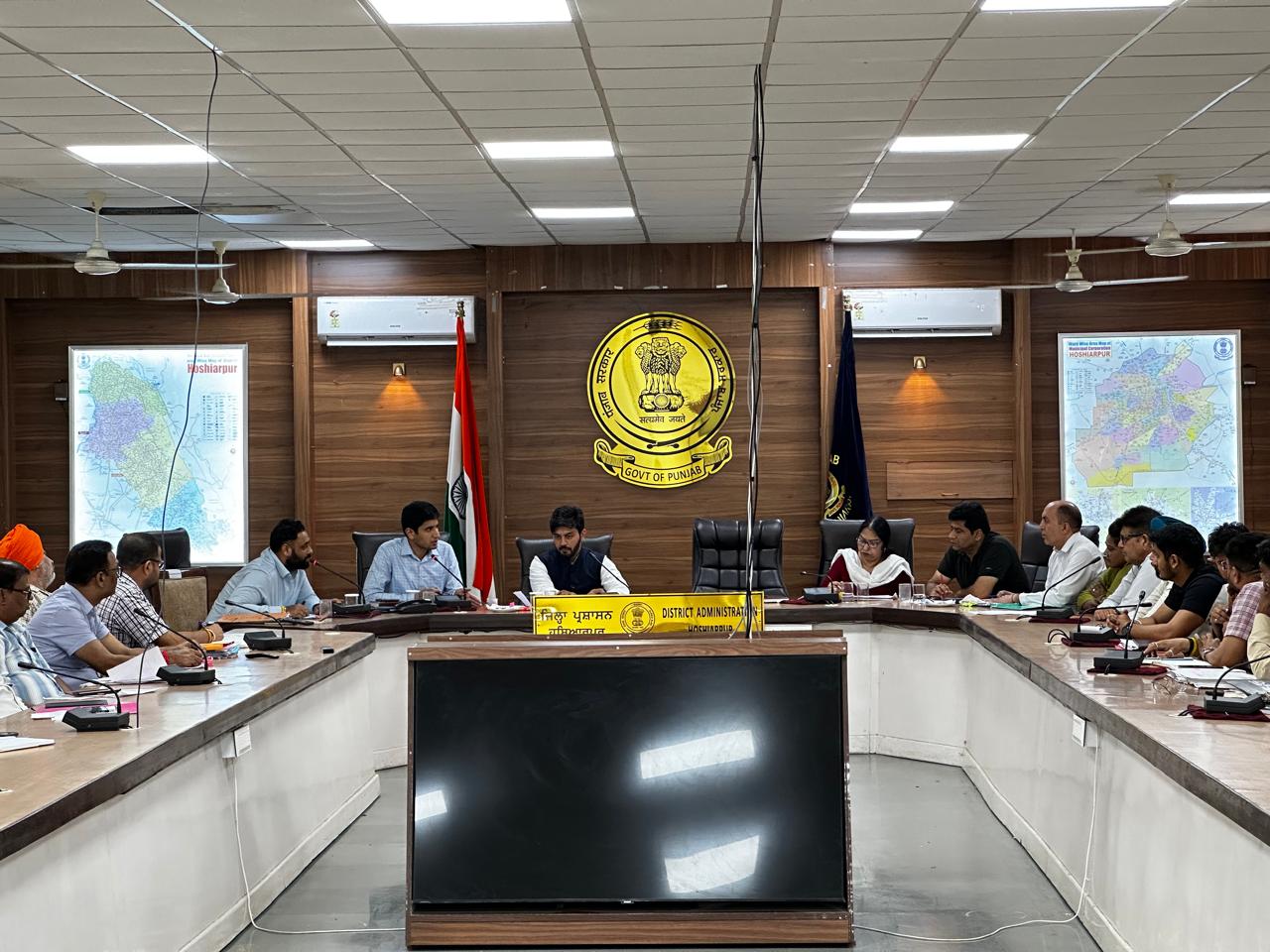 Focus on development, MLA Dr. Ishank meets administrative officials